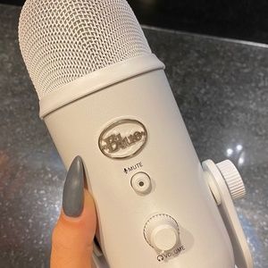 Blue Yeti Whiteout USB Microphone